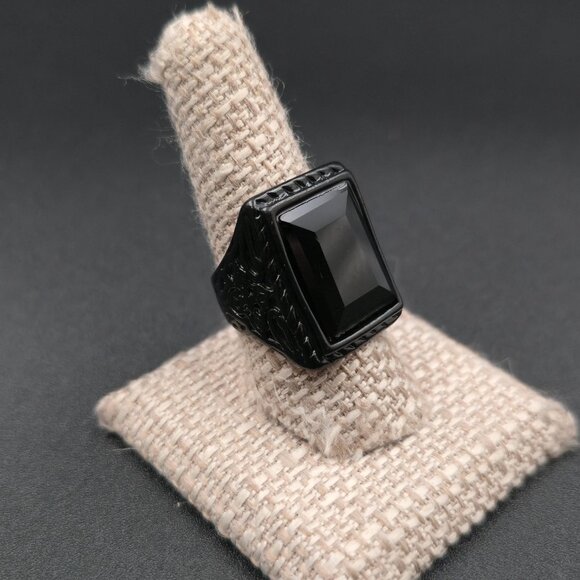 Size 9.5 Black Plated Black Stone Scrolled Accents Ring A7035 - Picture 2 of 8